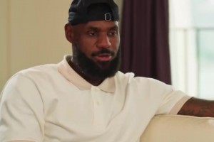 主持人直呼摳門！詹姆斯：我去中國不開漫游 只連酒店Wi-Fi