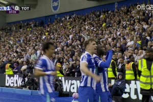 輕松寫(xiě)意！明特單刀騙過(guò)門(mén)將推空門(mén)得手，布萊頓1-0領(lǐng)先熱刺