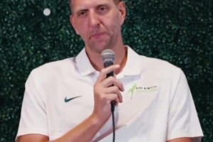 沃爾：同時(shí)代前五控衛(wèi)羅斯威少隆多德隆保羅，新秀時(shí)被納什打爆！