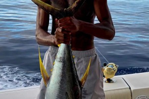 海王帶大哥捕魚??亞當(dāng)斯社媒曬與KD出海照！這大魚得超1米？