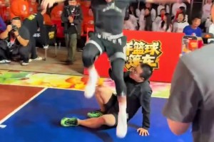 追夢格林連線徐靜雨！結(jié)果鯨魚被郭艾倫無情封蓋+跨欄戲耍??