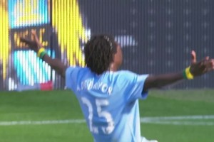 槍手叛徒！阿德巴約轉會曼城弒殺舊主阿森納！狂奔百米滑跪慶祝！