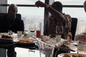 入鄉(xiāng)隨俗！追夢(mèng)中國(guó)行嘗試白酒 喝完這反應(yīng)太真實(shí)了