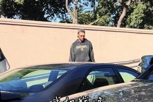 “只為多看一眼～庫里離開時(shí)大批球迷等候在外面”，這人妻??