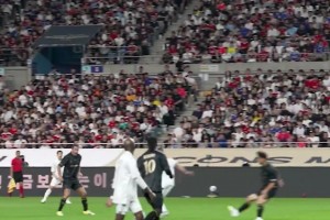 不敢想！慈善賽魯尼破門后，你能猜到誰在慶祝嗎