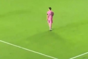 看一次少一次！看臺(tái)視角看：梅西經(jīng)典中路爆破！