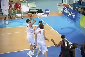 極致體驗(yàn)！小加索爾一個(gè)回合同時(shí)被詹韋科三人一起封蓋！