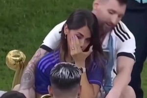 哪怕身邊放了一堆獎(jiǎng)杯，梅西的眼里只有安東內(nèi)拉??