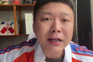 京味兒口音球迷曬自拍：不支持北京國安了，改支持山東泰山了??