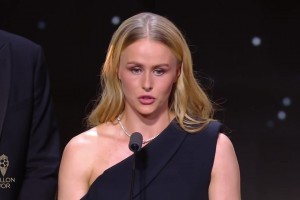 官方：切爾西、英格蘭女足門(mén)將漢娜-漢普頓獲得2025年女足雅辛獎(jiǎng)