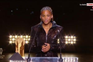 官方：巴薩女足19歲中場(chǎng)維姬-洛佩茲獲得2025年女足科帕獎(jiǎng)