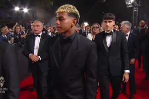 巴薩天團(tuán)來(lái)襲！拉波爾塔帶領(lǐng)亞馬爾、拉菲尼亞、庫(kù)巴西走紅毯