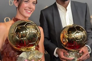 恭喜??登貝萊和邦馬蒂兩位金球獎(jiǎng)得主合影