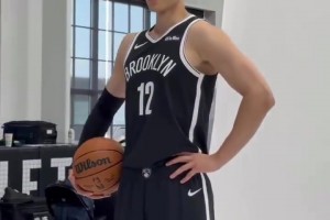 現(xiàn)在您看到的是：籃網(wǎng)12號球員，曾凡博！