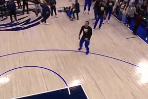 夢(mèng)八動(dòng)員大會(huì)！08奧運(yùn)，科比和詹姆斯隊(duì)內(nèi)發(fā)表講話(huà)激勵(lì)隊(duì)友！