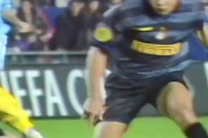 一球成名！名場(chǎng)面：三笘薰面對(duì)利物浦晃過攝像機(jī)送絕殺！