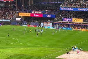 現(xiàn)場實拍：梅西這腳任意球讓全場球迷驚呼