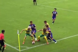 隊內(nèi)氛圍真好！登貝萊回巴黎分享金球，維蒂尼亞愛不釋手！