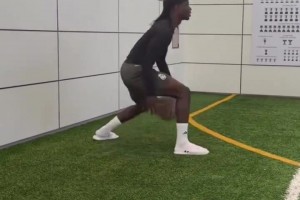 如此絲滑！全能的卡馬文加穿拖鞋打籃球??