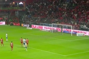 ??水爺致敬梅西！拉莫斯勺子點球被撲，5年來首次失點