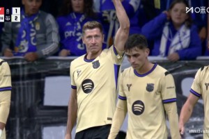 巴薩反超比分！萊萬回頭望月頂入死角！德容送精準(zhǔn)傳中助攻！