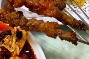 帶上貨了？朱芳雨吃陜西燒烤聊曾凡博：他跳出了CBA舒適區(qū)！