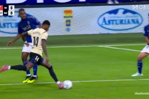 再造威脅！拉什福德外圍兜射遠(yuǎn)角！奧維耶多門將飛身撲出！