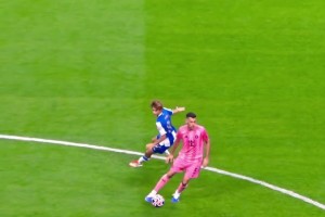 布教授的足球藝術(shù)，每一個(gè)動(dòng)作都仿佛在他的大腦中提前預(yù)演過(guò)