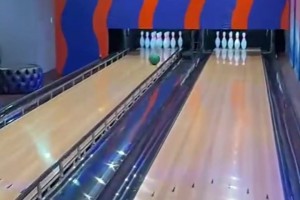 七尺長人！切特去試跑車發(fā)現(xiàn)自己完全坐不下！