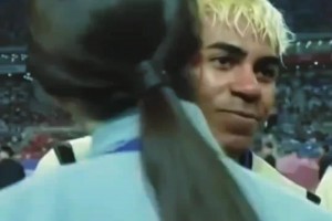 ??有點(diǎn)興奮！亞馬爾和韓國妹子臉貼臉，實(shí)在沒繃住笑出了聲