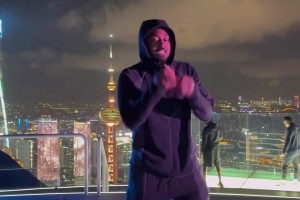 認(rèn)不出了！約翰-沃爾中國行在東方明珠邊上尬舞：跳的最好一次了