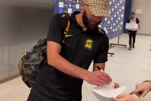 輸給勝利后，本澤馬有點生氣了：你是來消遣我的？