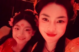 還是挺美的哈！劉維偉前妻帶女兒身穿漢服體驗宮廷玉液酒~