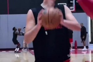 火箭訓(xùn)練營合集 申京苦練金雞獨(dú)立真有約基奇的影子！