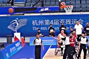 浙BA賽場上的女裁判，下快攻不亞于場上球員...