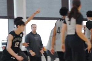 追求夢想！中國賽見！籃網(wǎng)訓練營里曾凡博一記反擊暴扣