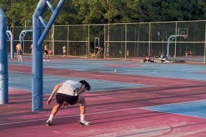 國產(chǎn)校園扣將越來越多了！哥們你扣籃真的像詹姆斯?。? >
                                        </div>
                                    </div>
                                                                        <div   id=