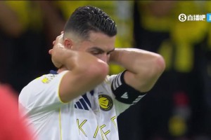 錯(cuò)失必進(jìn)機(jī)會(huì)！C羅禁區(qū)內(nèi)面對(duì)半空門(mén)暴力射門(mén)打飛了！