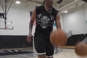 右手腕韌帶撕裂的杰倫-威廉姆斯展示自己休賽期左手的訓(xùn)練成果！