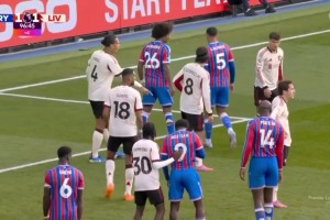 斯洛特在說弗林蓬？盯防恩凱提亞不緊，疑似想沖出去反擊，隨后遭絕殺