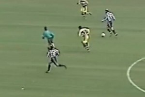 中場大魔王！齊達(dá)內(nèi)00年對陣帕爾馬個人集錦！