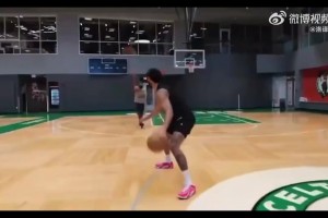 這就是“耐殺王”嗎？！塔圖姆跟腱撕裂僅四個(gè)月便重返球場(chǎng)訓(xùn)練！