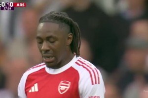 松弛仙人！埃澤vs紐卡個人集錦：多次造險，被逼搶也不緊不慢