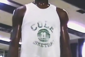 珍貴錄像帶??高中時期的奧尼爾，對籃框的摧殘真的太狠了！