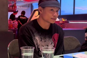 一般人搞不定！科密參加半程馬拉松以雙手運(yùn)球方式完賽致敬科比