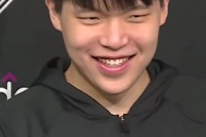 與隊友相處的秘訣？楊瀚森：對他們笑??伸手不打笑臉人