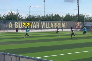 劉凱源有點(diǎn)靈性！訓(xùn)練賽上一腳外腳背傳中出乎所有人意料??