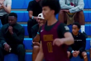 年輕氣盛！弗拉格隊內(nèi)訓練面對濃眉不落下風！隊友全部盛贊！