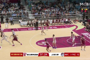 活久見？王哲林完成搶斷，居然來了個快攻一條龍暴扣！