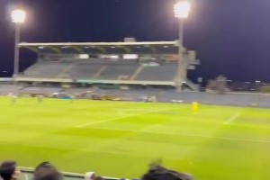 大過(guò)節(jié)添堵！國(guó)安遠(yuǎn)征球迷在客場(chǎng)高喊“丟人現(xiàn)眼”